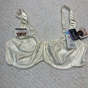 NWT Bali creamy color bra 36C‎
